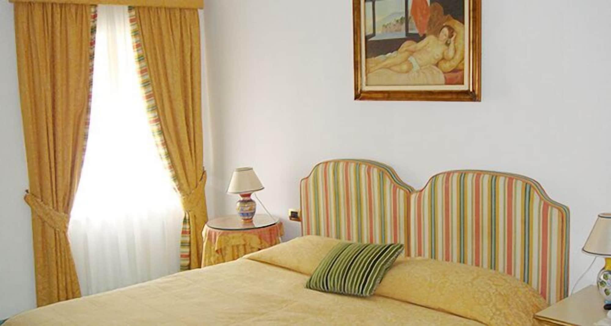 Hotel Villa Sirio Санта-Мария-ди-Кастеллабате Экстерьер фото