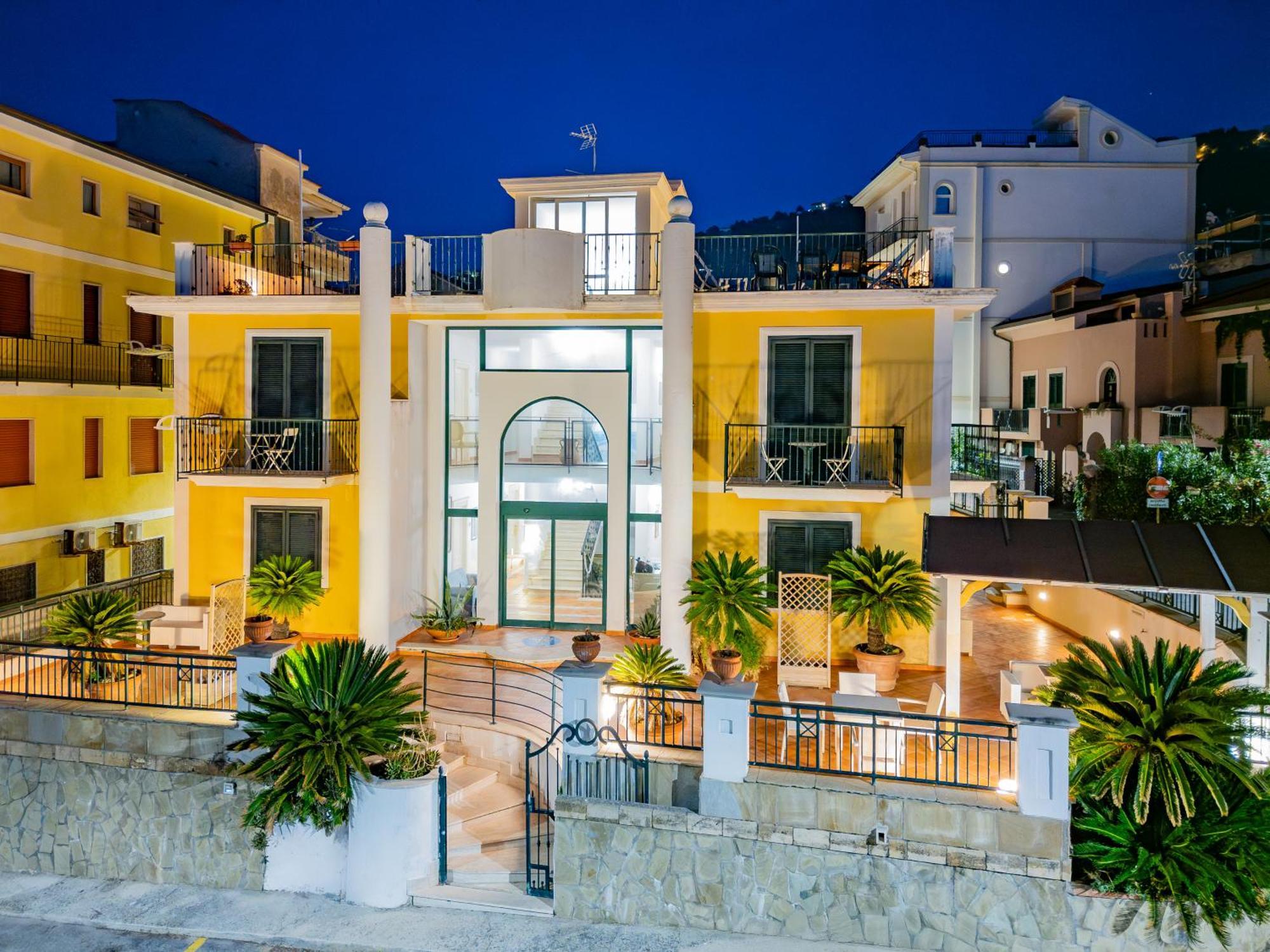 Hotel Villa Sirio Санта-Мария-ди-Кастеллабате Экстерьер фото