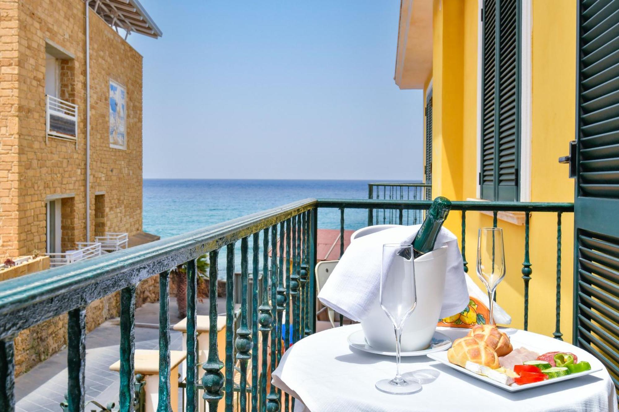 Hotel Villa Sirio Санта-Мария-ди-Кастеллабате Экстерьер фото